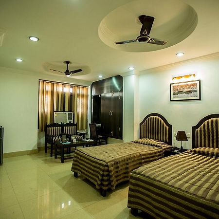Deep Hotel Lucknow Exterior photo