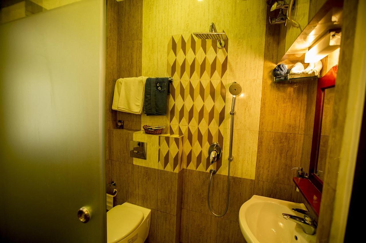 Deep Hotel Lucknow Exterior photo