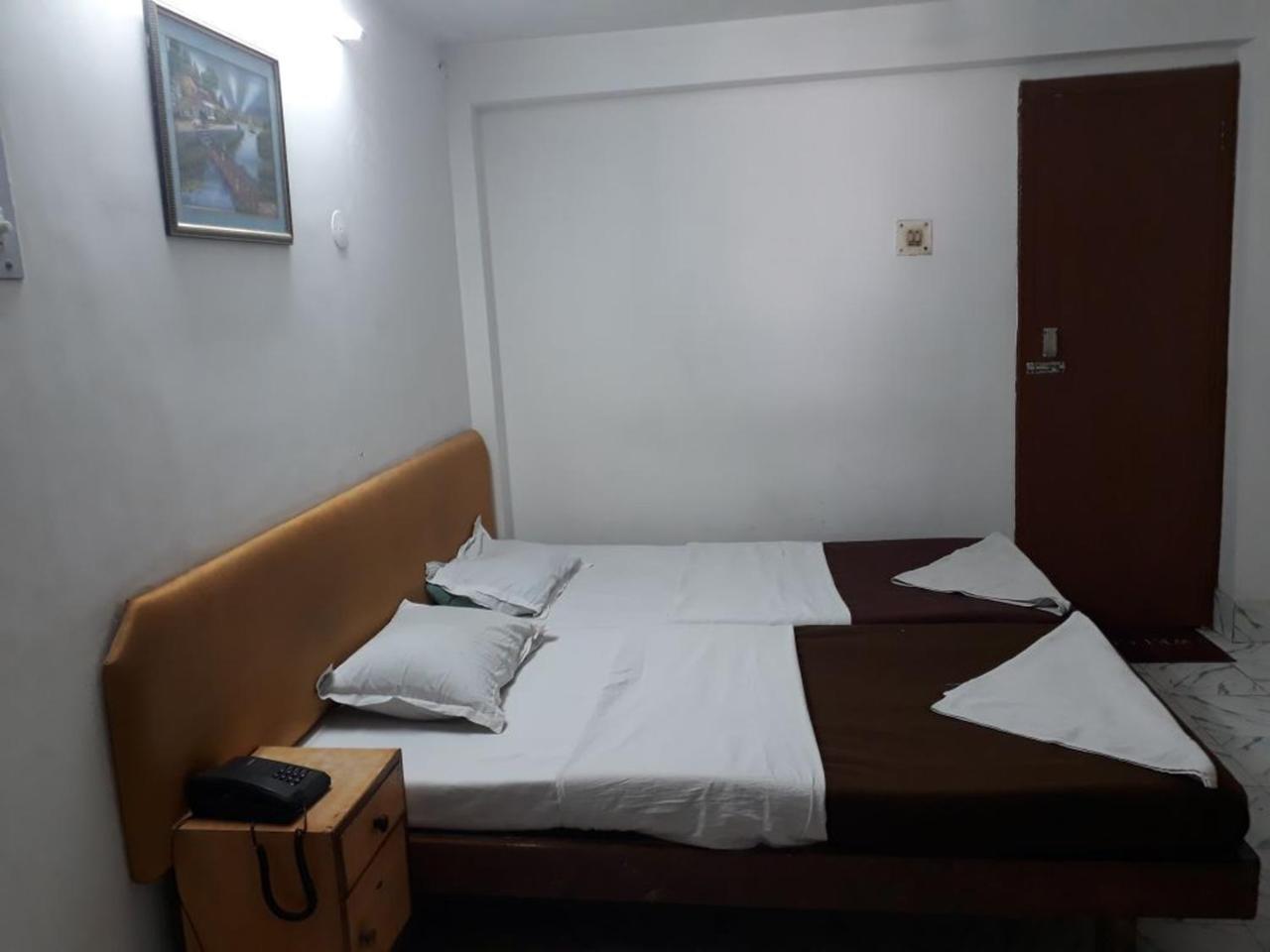 Deep Hotel Lucknow Exterior photo
